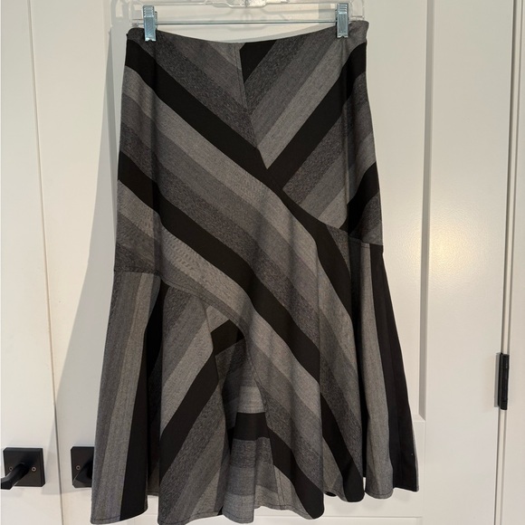 Nygard Collection Elegant Black and Gray Striped Skirt. 6P - Picture 1 of 11